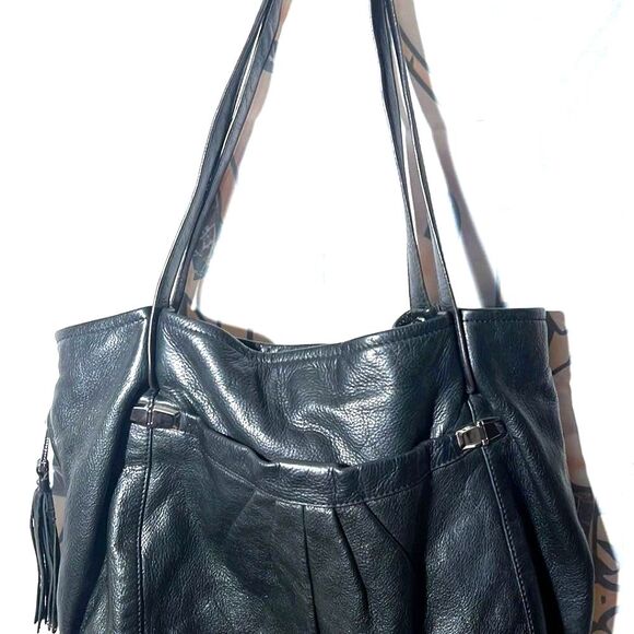 B Makowsky Black Leather Hobo Bag with Fringe Side Zips - EUC - Picture 1 of 8